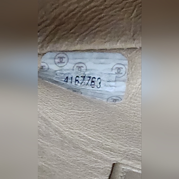 Chanel Dome 1996-1997 shoulder. 24k gold plated hardware. Card & Dustbag include - Picture 14 of 16